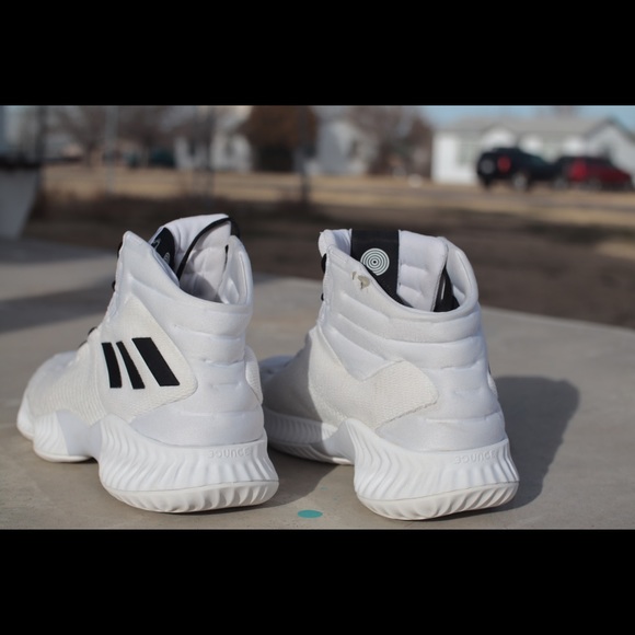 Adidas bounce Basketball shoes 2018 - Picture 2 of 4